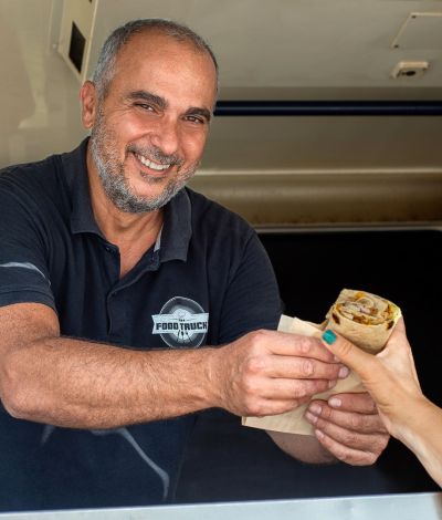 Ποιος είναι ο Γιώργος Γληνός και πώς έκανε μόδα το Food Truck; 
