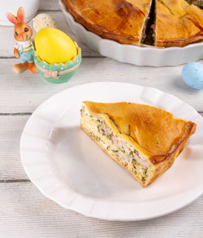 Πασχαλινή κρεατόπιτα με αρνί και τυριά