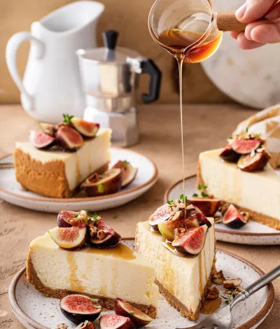 Ελληνικό cheesecake με φρέσκα σύκα και μέλι