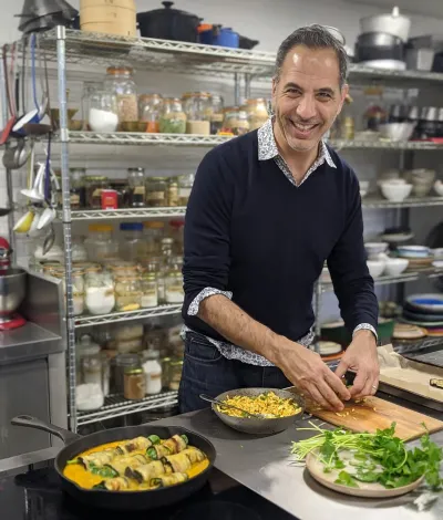 Yotam Ottolenghi: Η ιστορία του διάσημου σεφ, εστιάτορα και συγγραφέα βιβλίων μαγειρικής