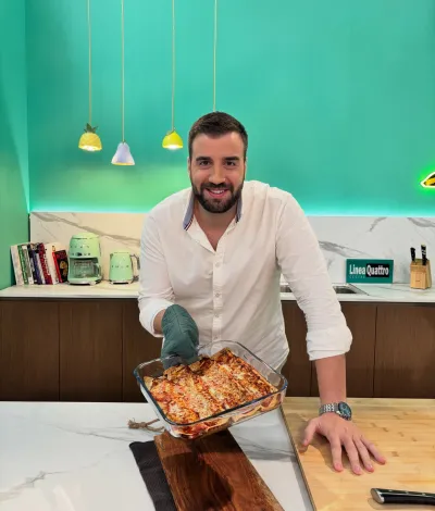  Ο Σταύρος Βαρθαλίτης φτιάχνει pizza rolls με τορτίγιες