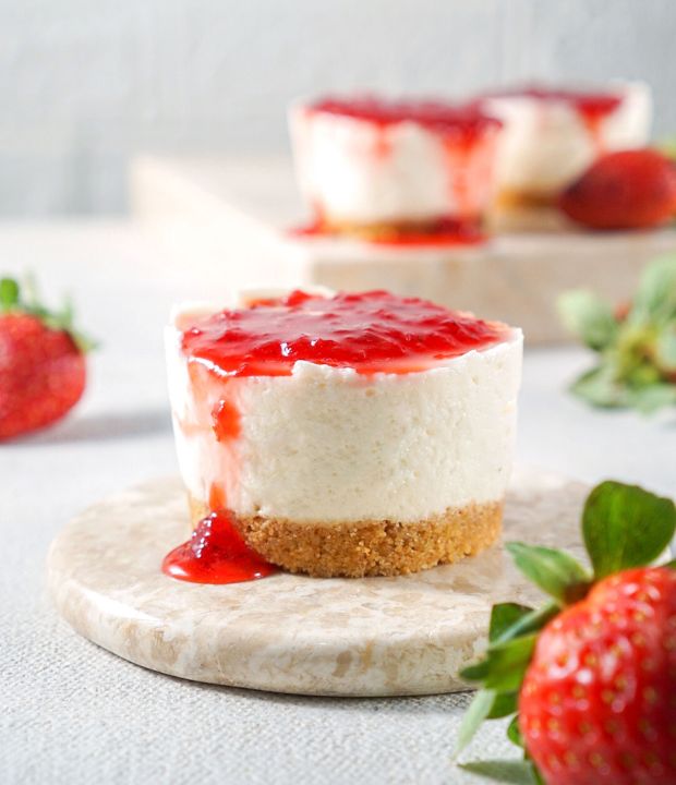 Ατομικά cheesecakes φράουλας 