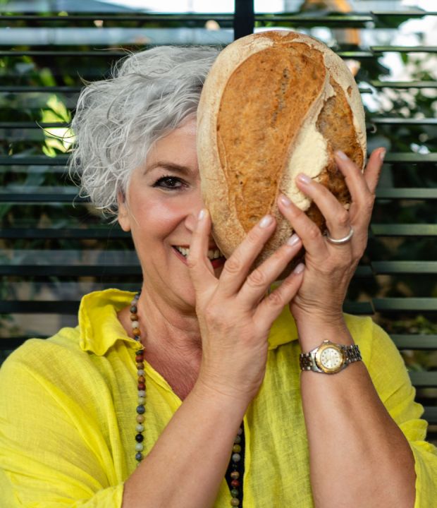 Η Ιωάννα Σταμούλου και η ζωή γύρω από ένα τραπέζι