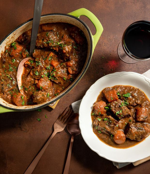 To μοσχάρι μπουργκινιόν (boeuf bourguignon) του Anthony Bourdain (Άντονι Μπουρντέν)