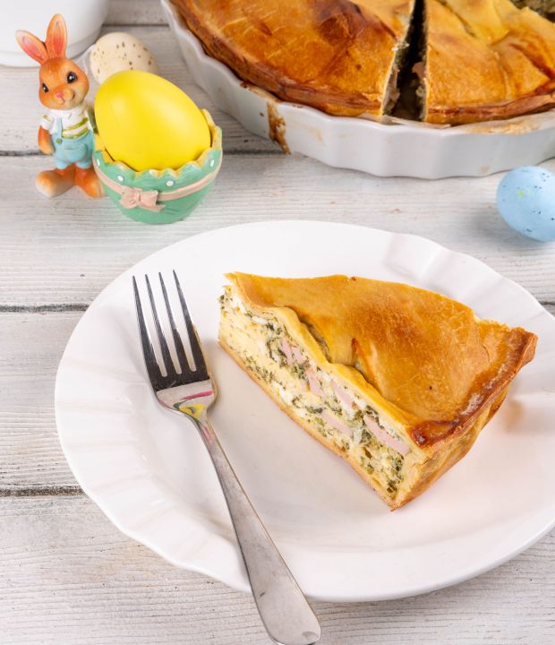 Πασχαλινή κρεατόπιτα με αρνί και τυριά