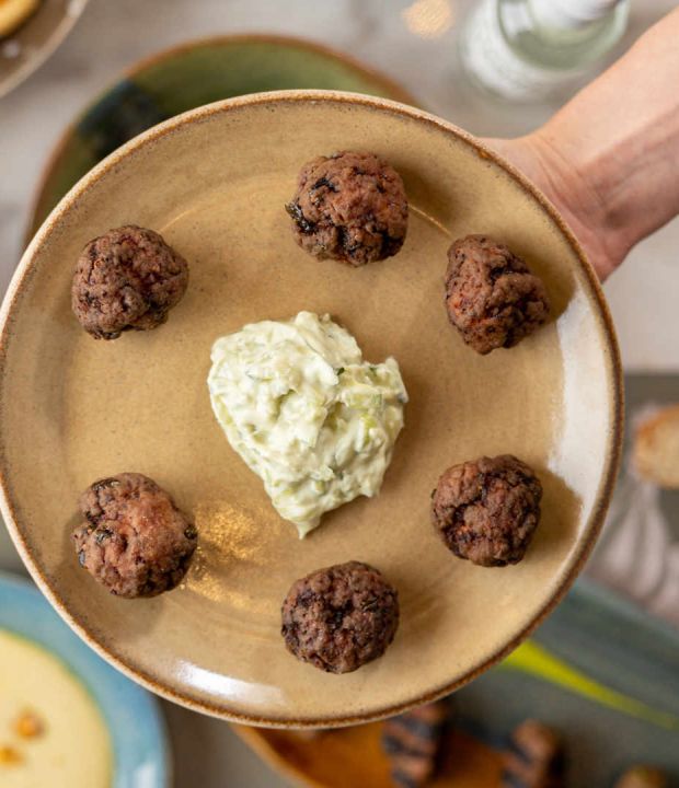 Dopios: Δοκιμάσαμε το μενού στο νέο μεζεδοπωλείο του Χριστόφορου Πέσκια στη Γλυφάδα