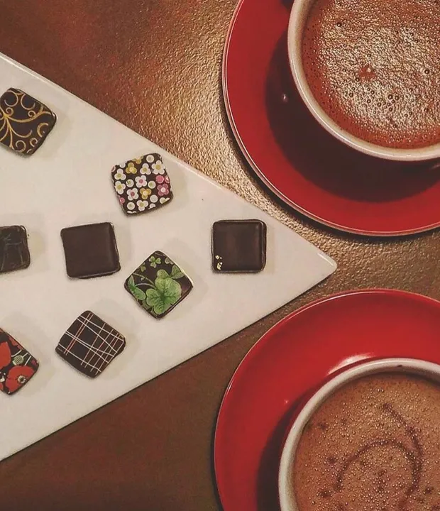 The Dark Side of Chocolate στη Σόλωνος: Η σοκολατερί που έκανε τη σοκολάτα τέχνη