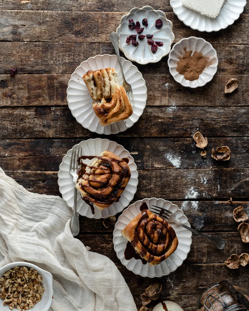 Vegan rolls με χαλβά και σοκολάτα 