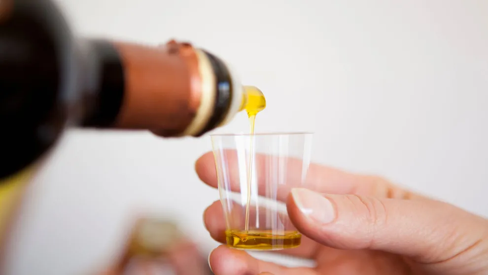 Tasting olive oil