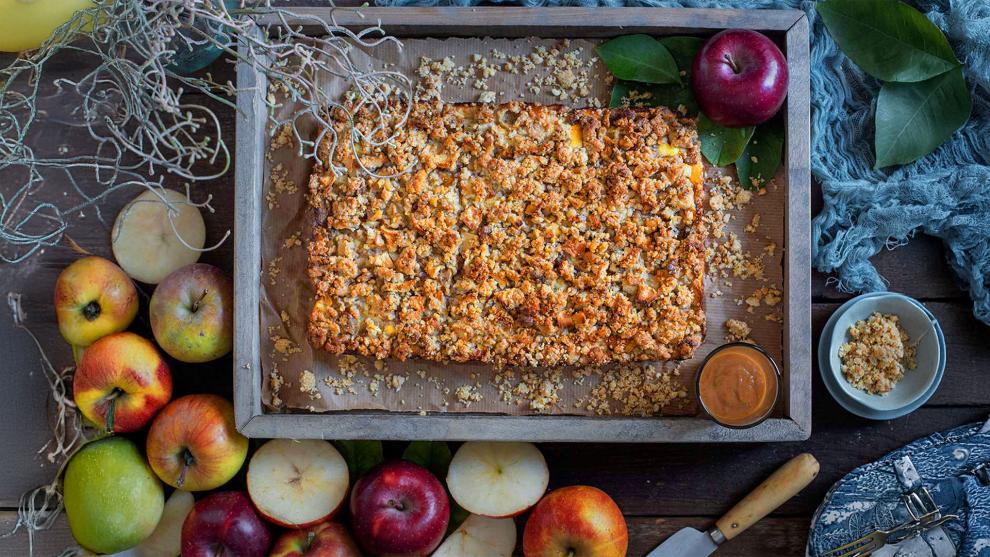 Apple crumble cheesecake