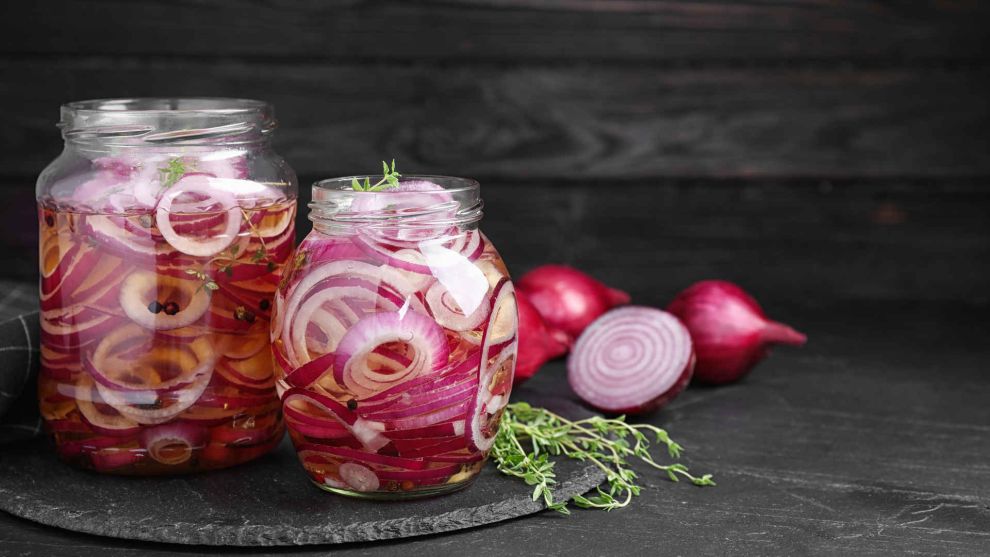 Τουρσί κόκκινων κρεμμυδιών