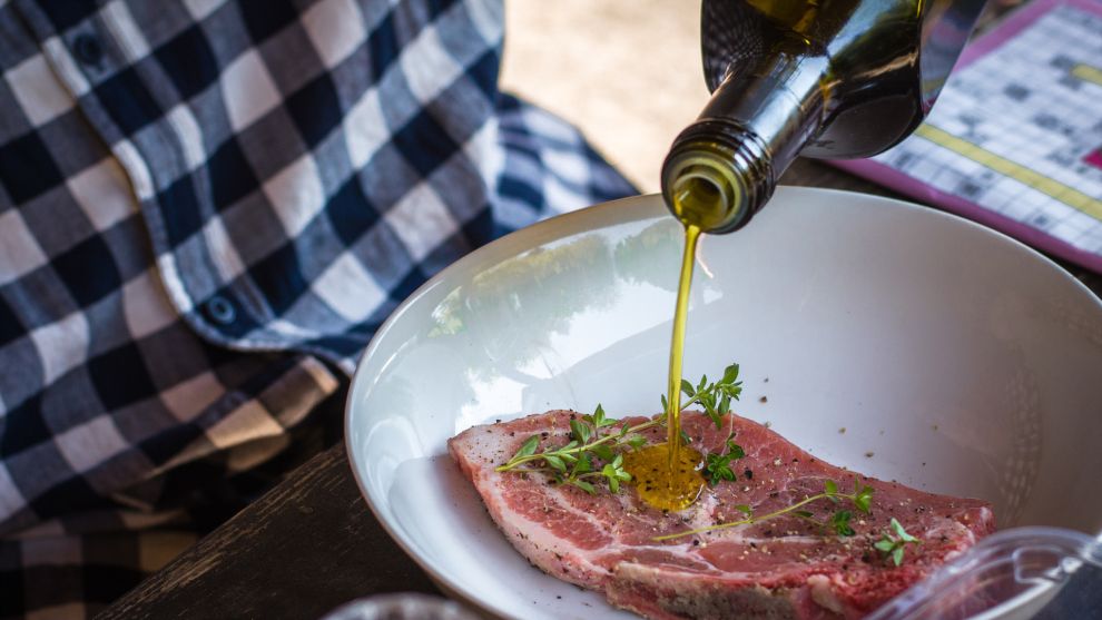 Bbq και ελαιόλαδο