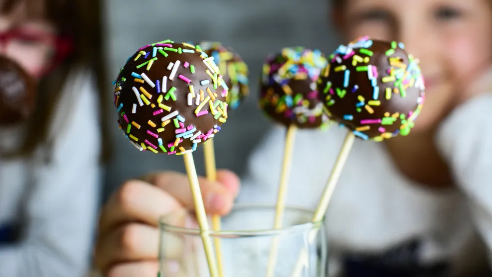 Cake pops με επικάλυψη σοκολάτας