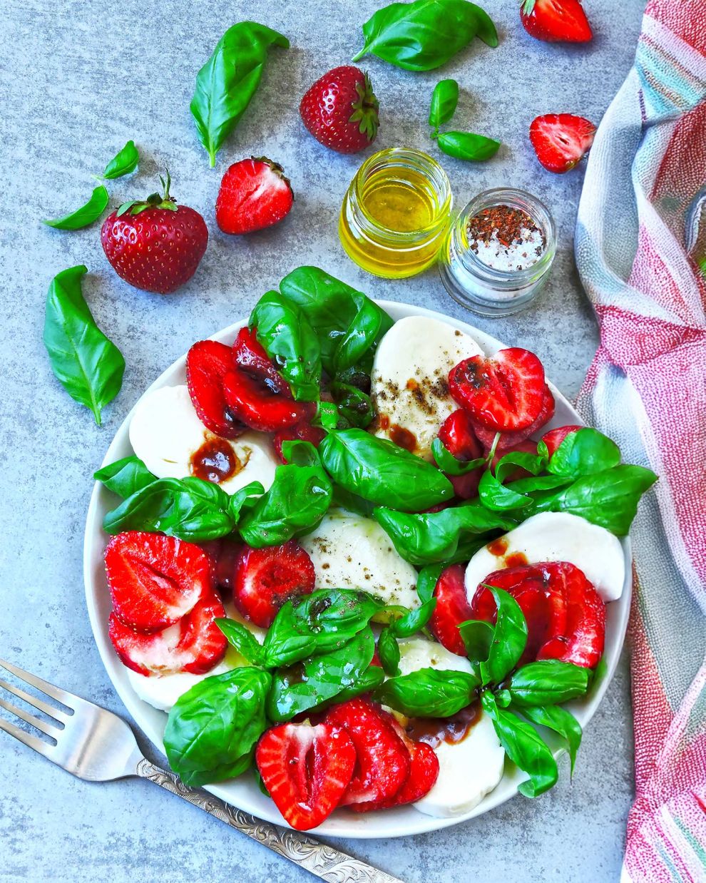Σαλάτα caprese με burrata