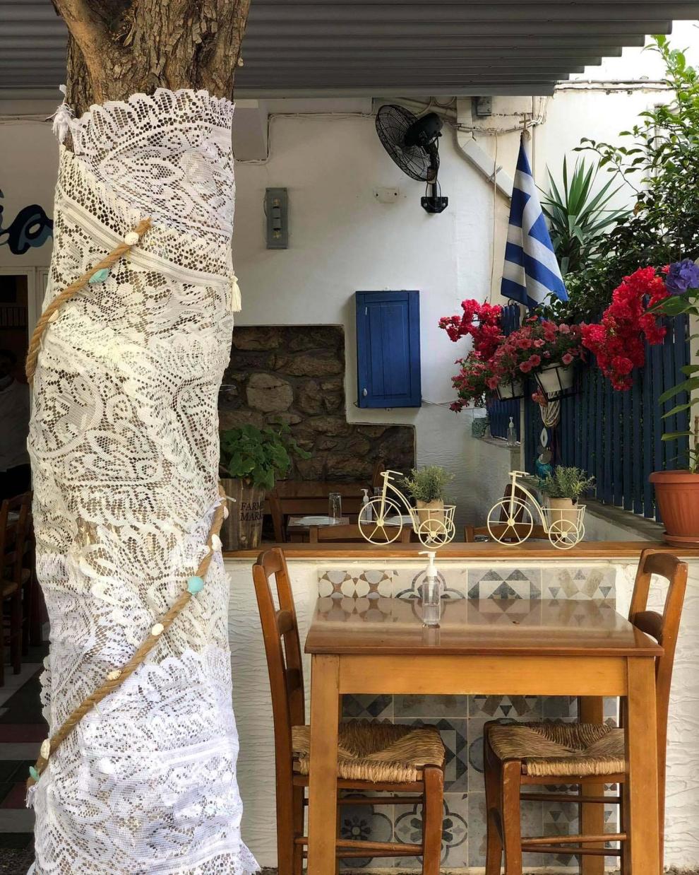 Πεζούλας 