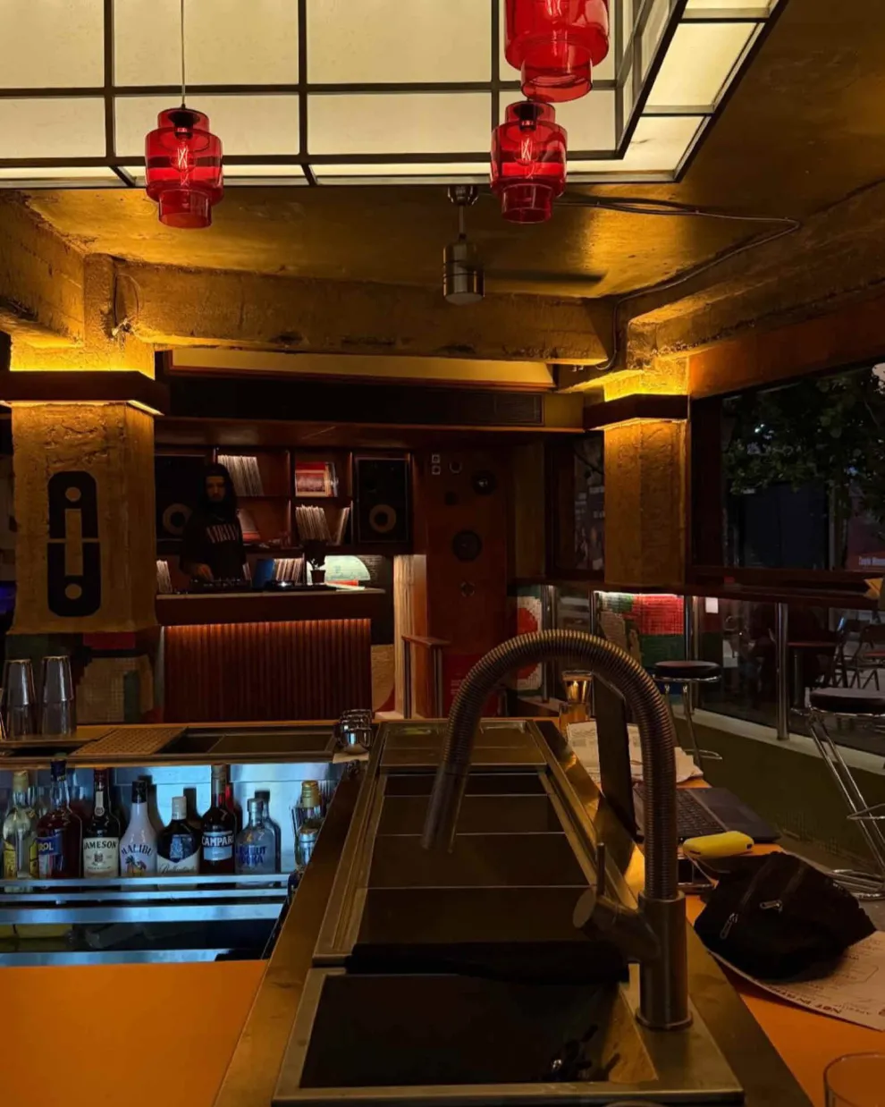 Bar ideal