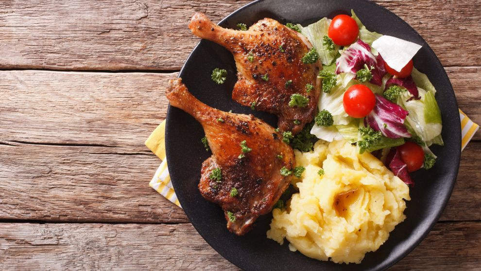 Κοτόπουλο με σάλτσα πορτοκάλι και πουρέ πατάτας με παρμεζάνα