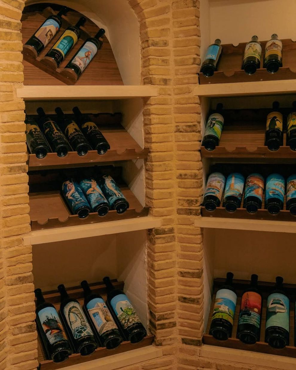 Οινότρια Γη