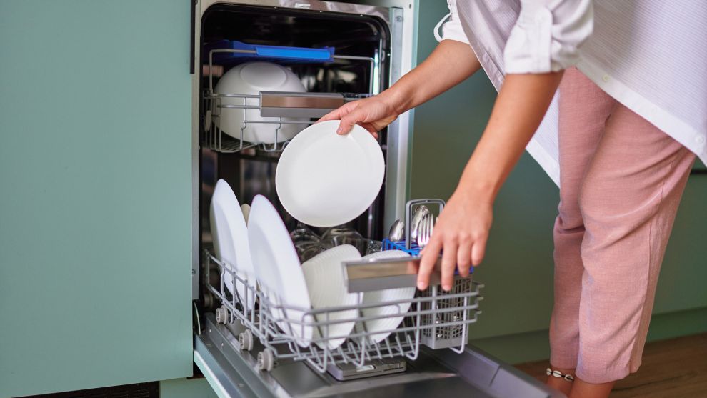 Πλύσιμο πιάτων στο πλυντήριο