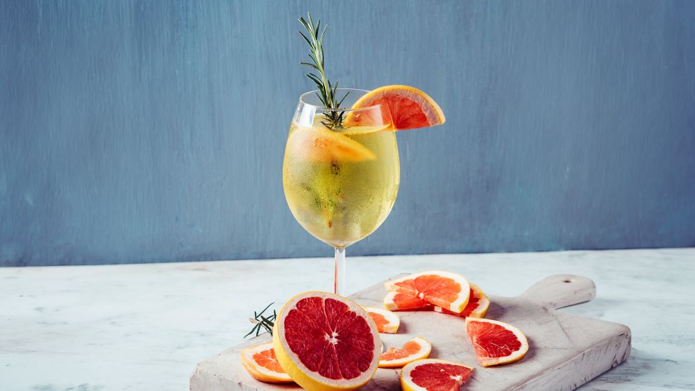 Spritz με ελληνικό χαρακτήρα με μαστίχα, κίτρο, ούζο και τσίπουρο
