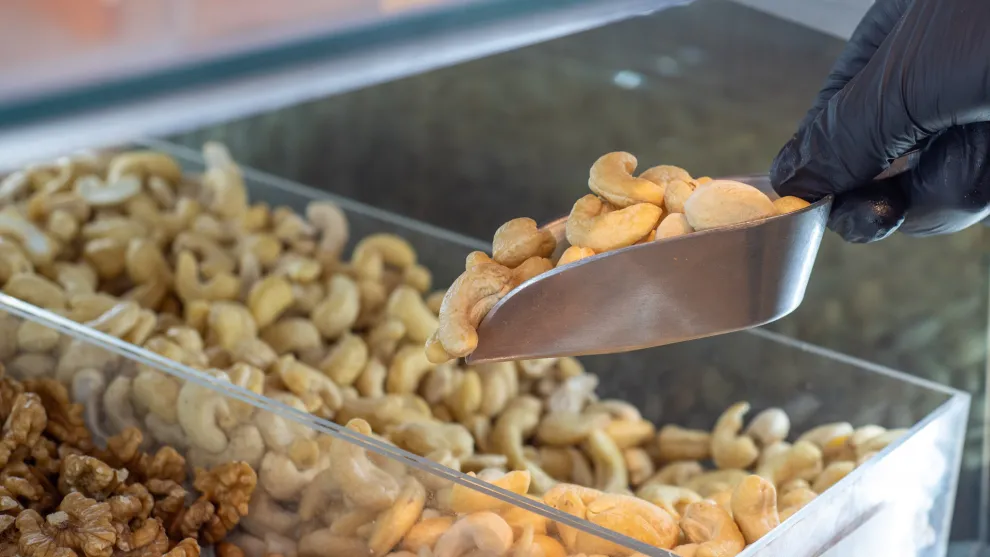 5 Almonds