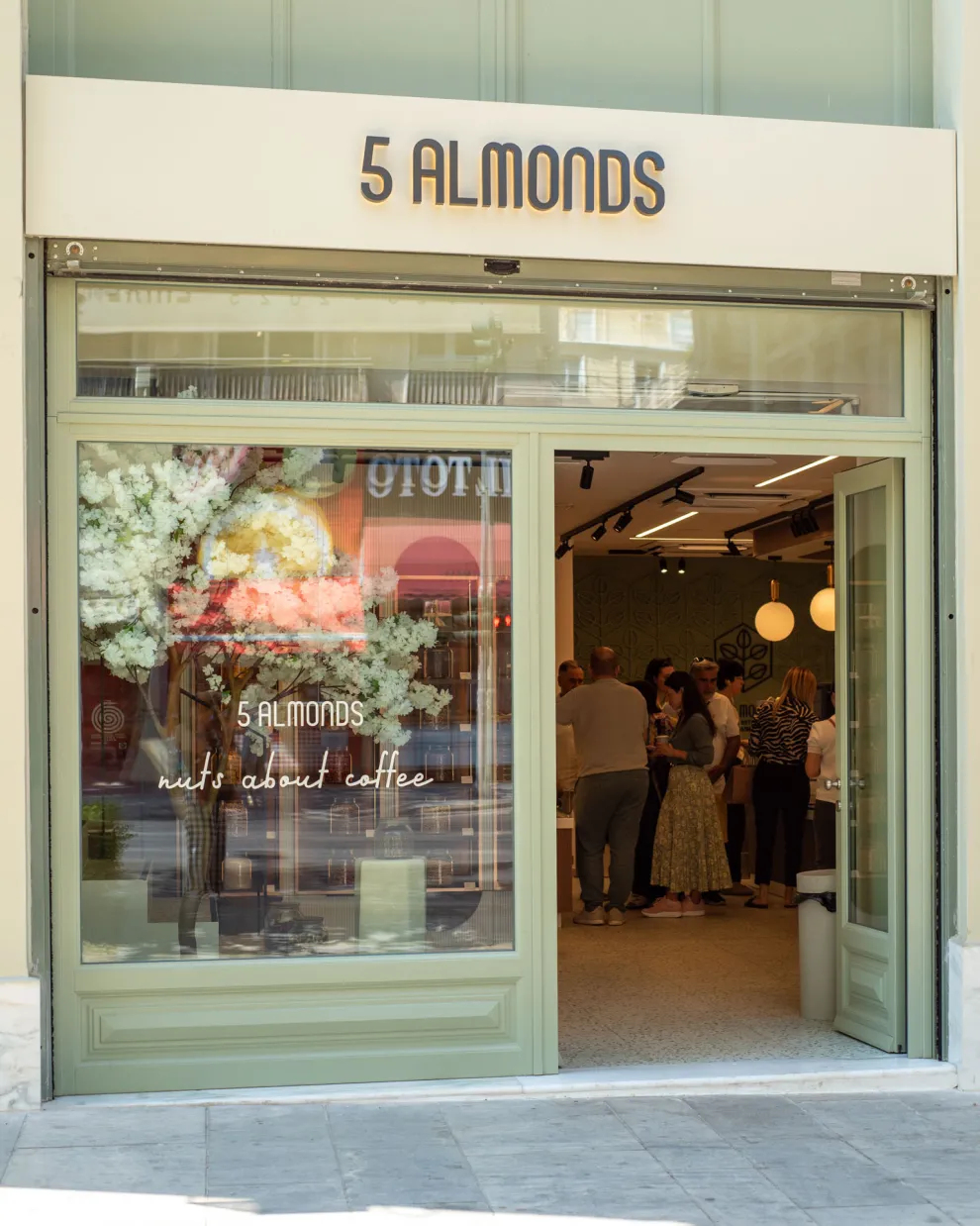 5 almonds