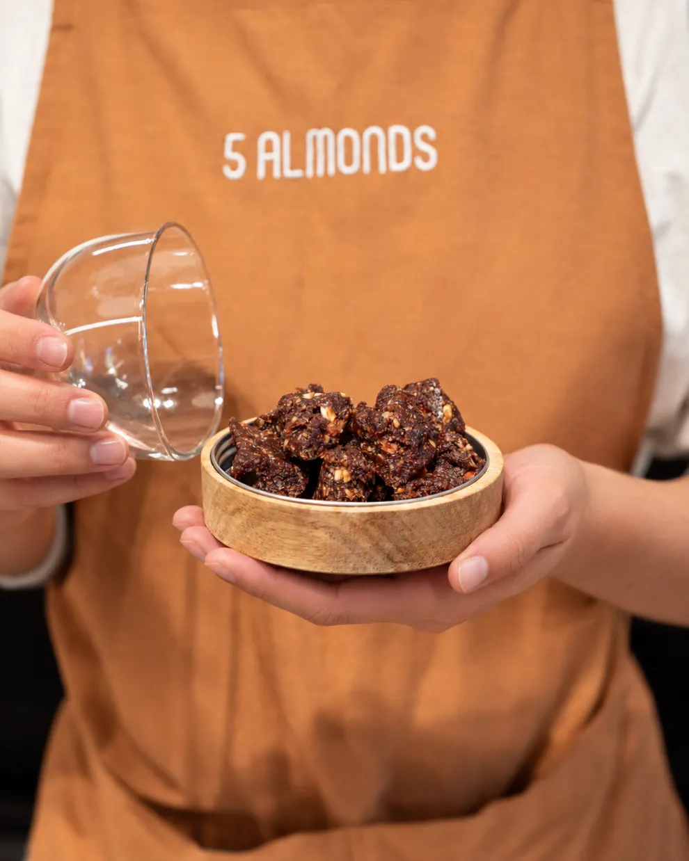 5 almonds