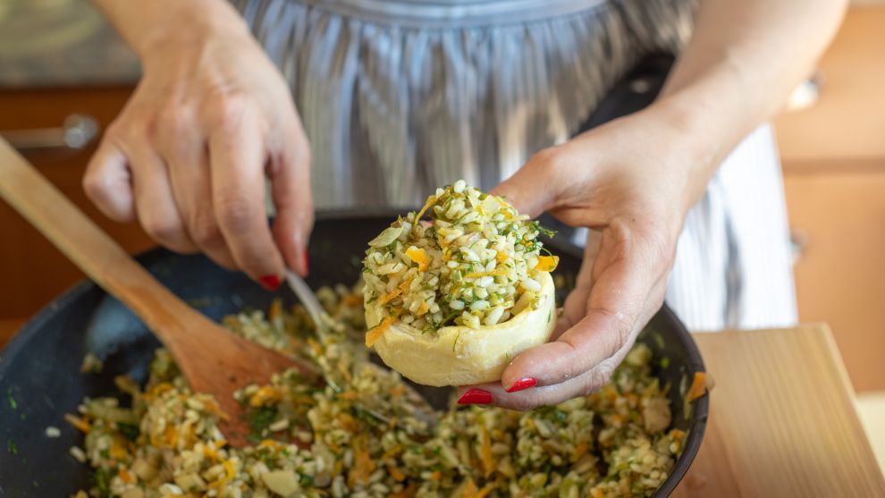 Αγκινάρες γεμιστές στη γάστρα 