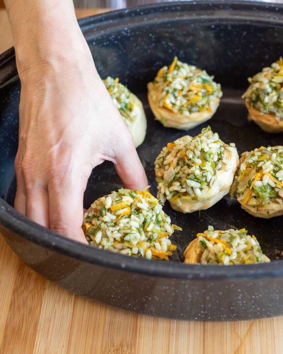 Αγκινάρες γεμιστές στη γάστρα 