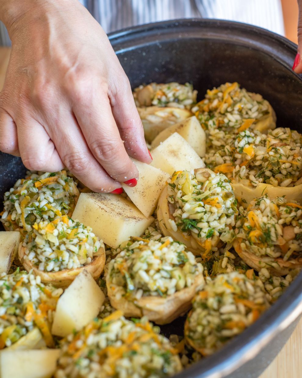 Αγκινάρες γεμιστές στη γάστρα 