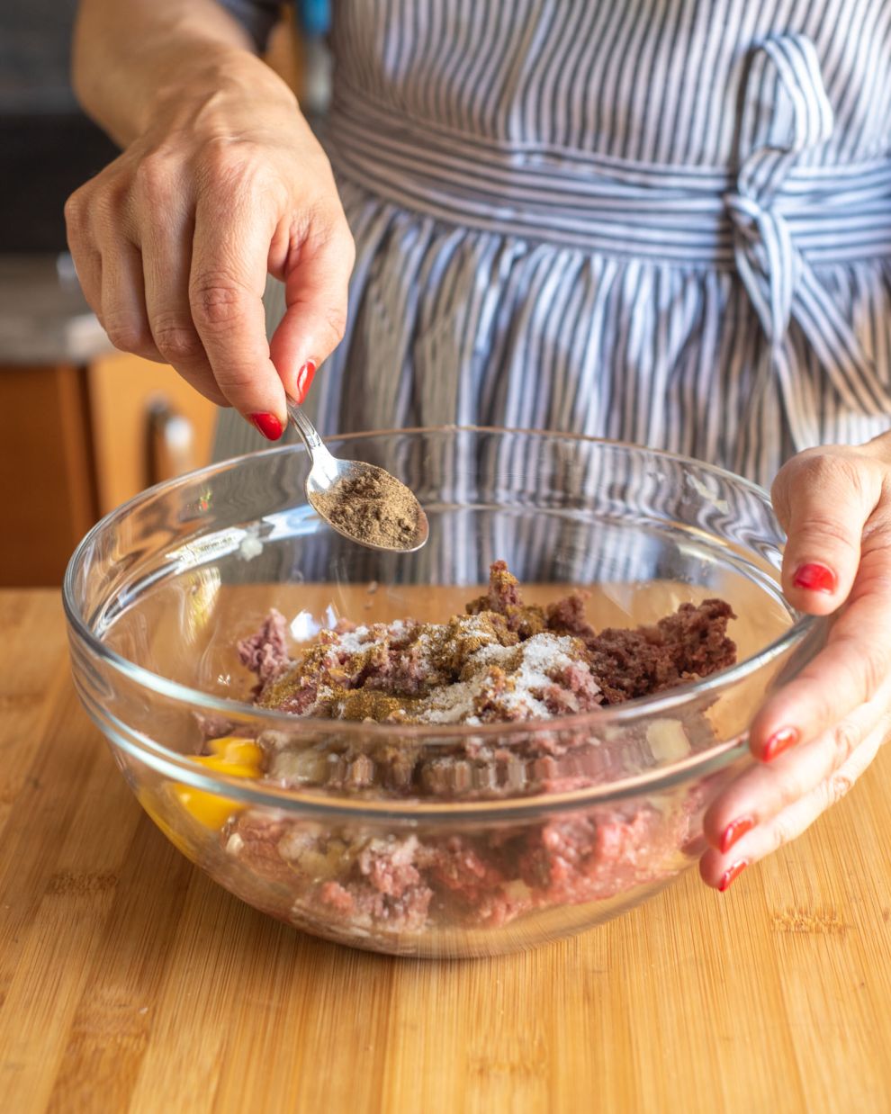 Πολίτικα σουτζούκακια με πατάτες και πιπεριές βήμα-βήμα