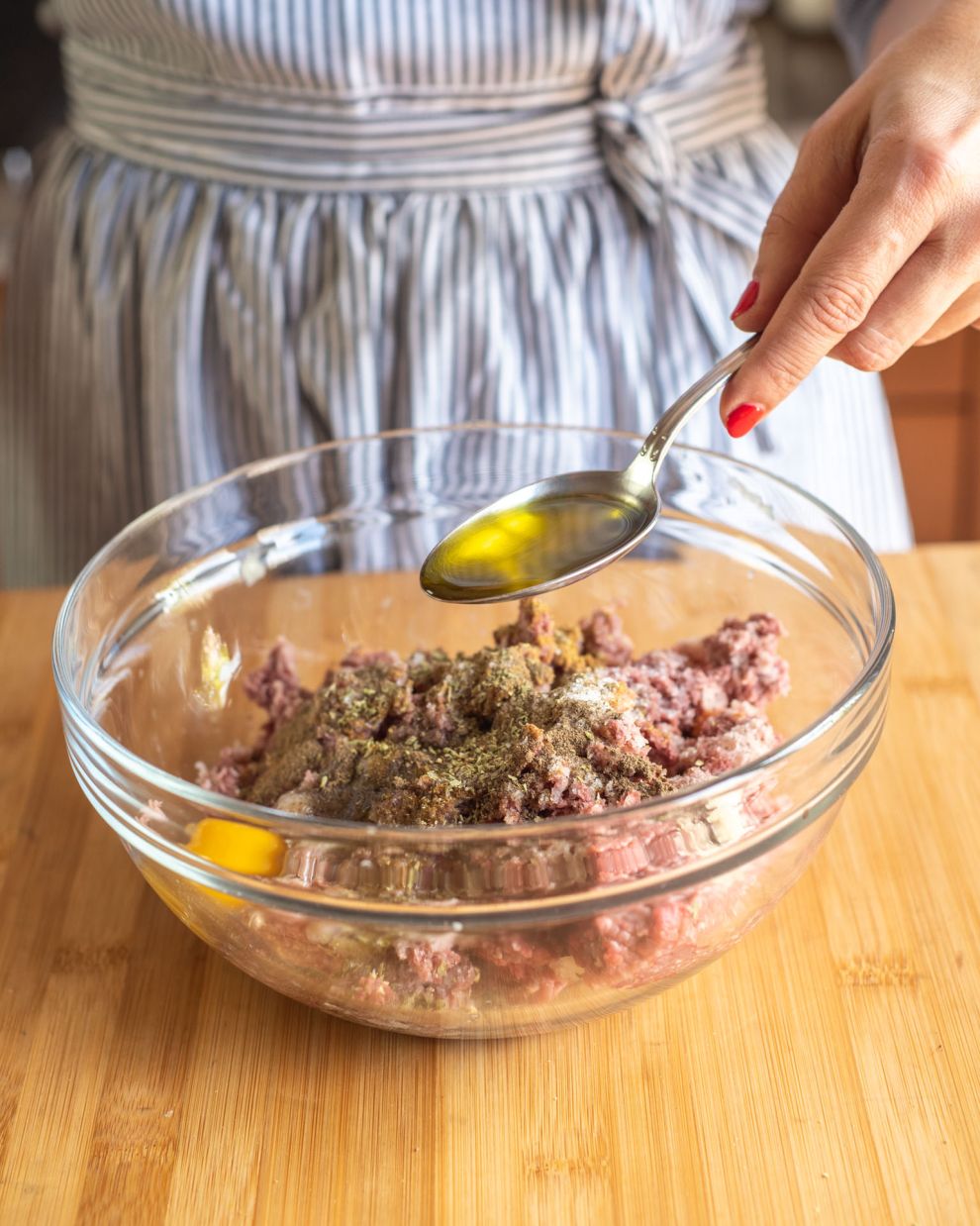 Πολίτικα σουτζούκακια με πατάτες και πιπεριές βήμα-βήμα