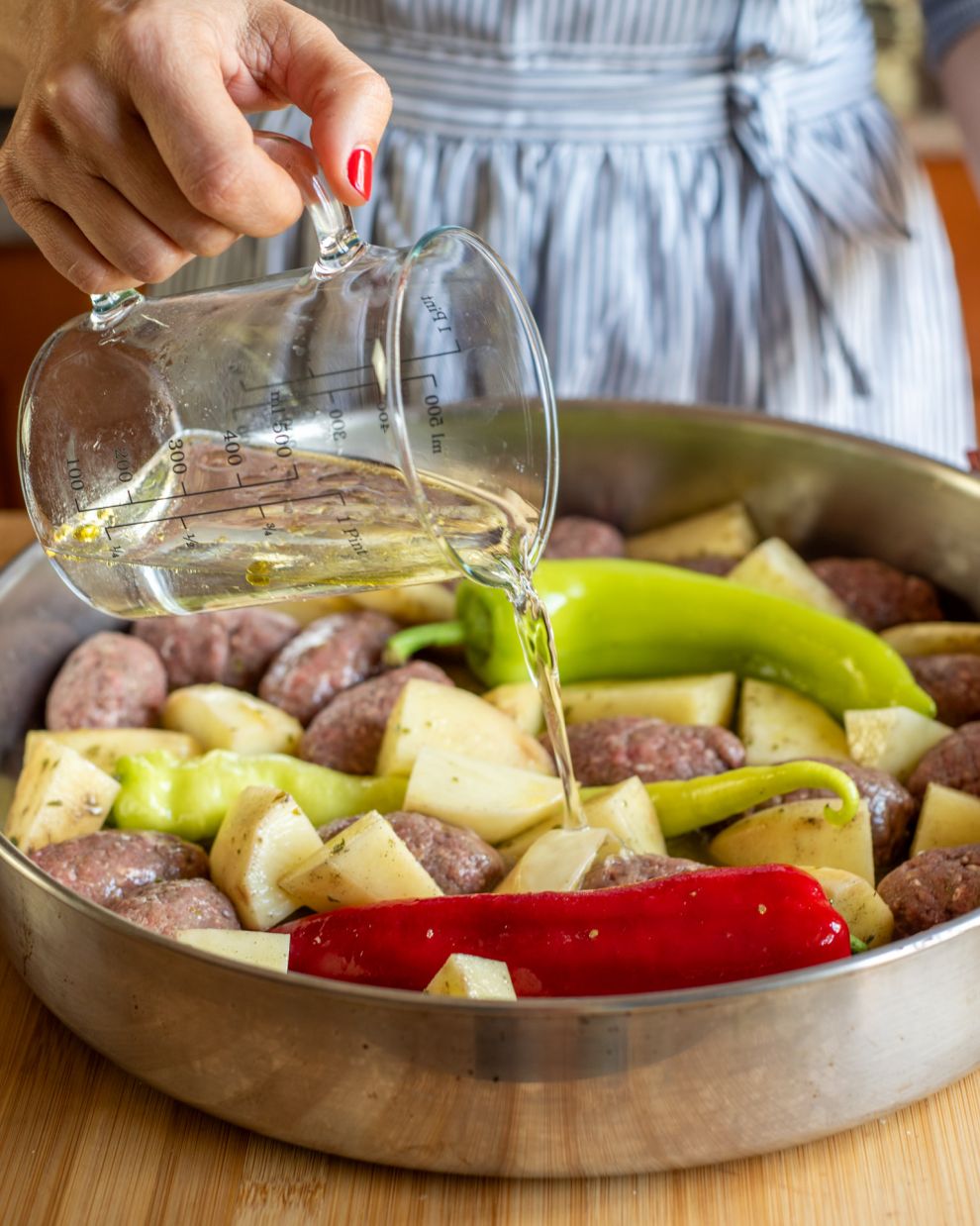 Πολίτικα σουτζούκακια με πατάτες και πιπεριές βήμα-βήμα
