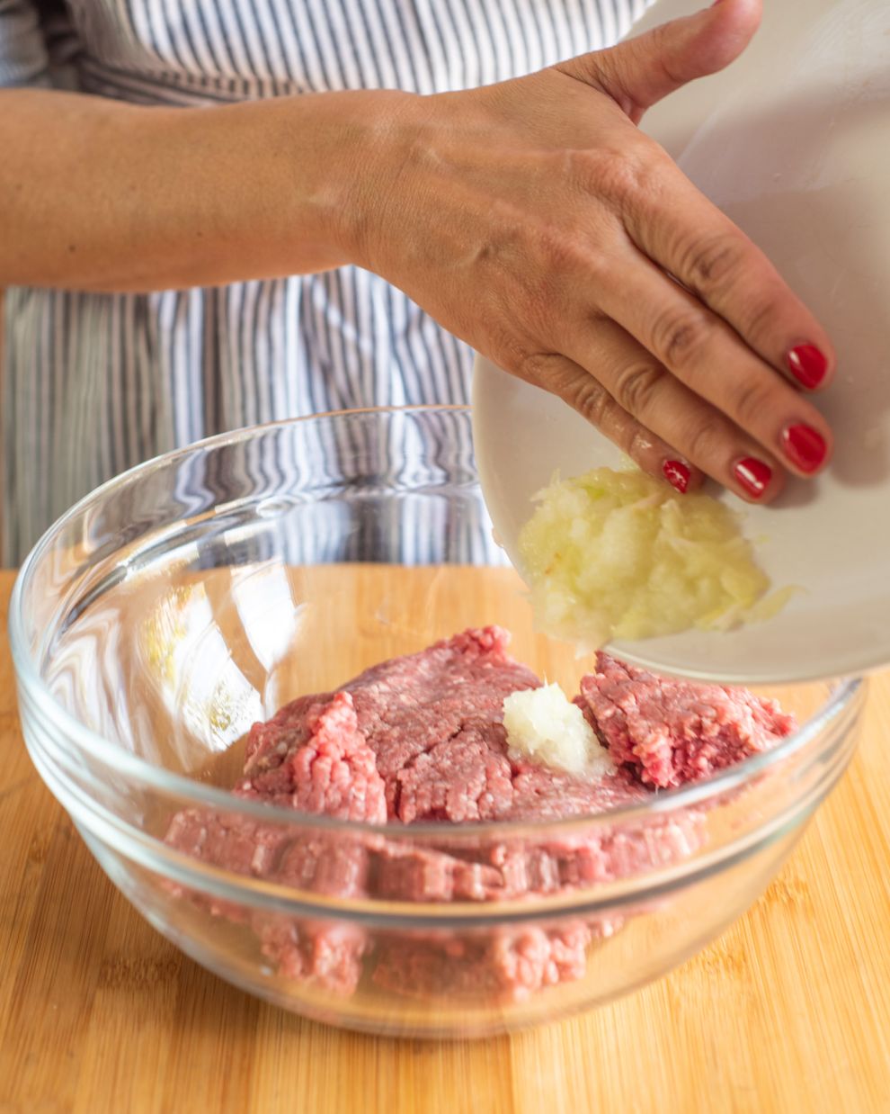 Πολίτικα σουτζούκακια με πατάτες και πιπεριές βήμα-βήμα