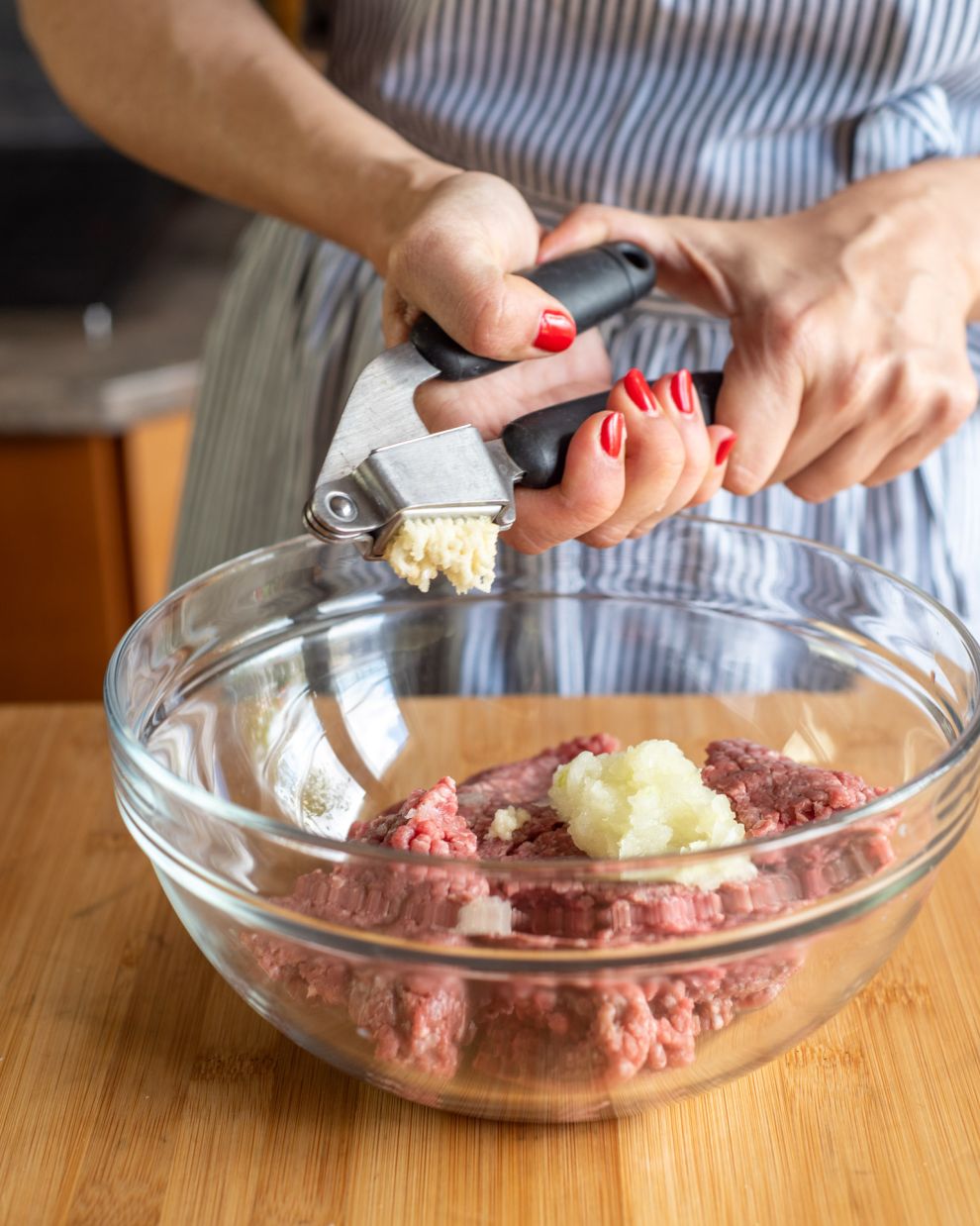 Πολίτικα σουτζούκακια με πατάτες και πιπεριές βήμα-βήμα