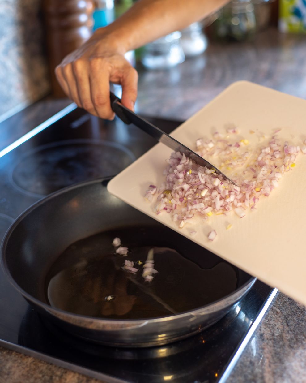 Χοιρινό ρολό με κυδώνια, κάστα και δαμάσκηνα