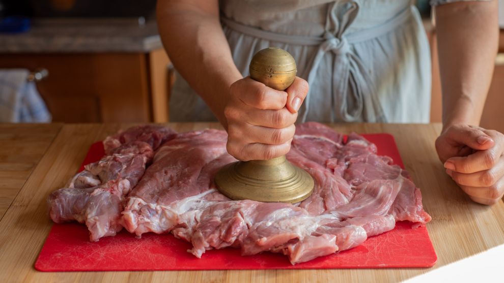 Χοιρινό ρολό με κυδώνια, κάστα και δαμάσκηνα