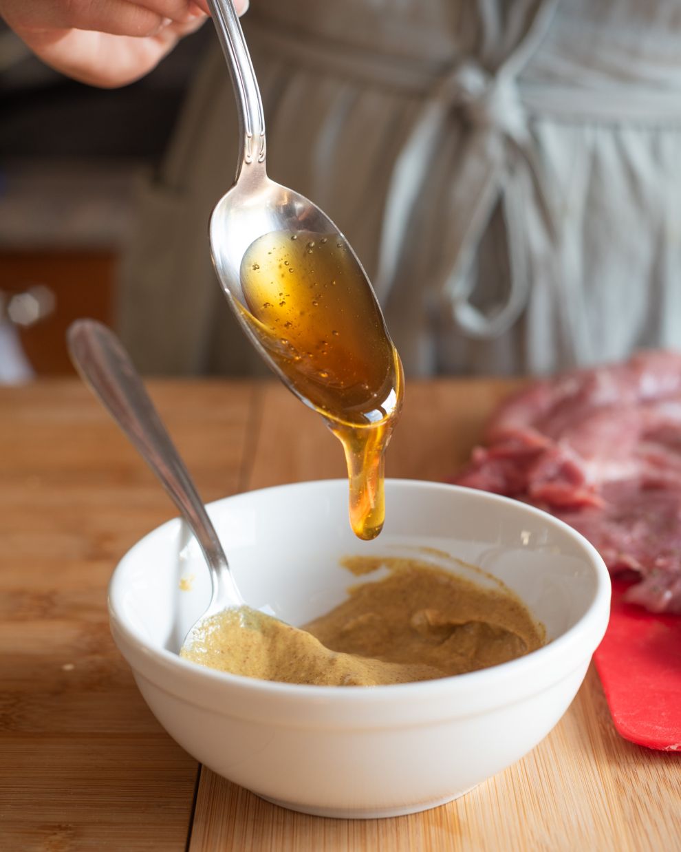 Χοιρινό ρολό με κυδώνια, κάστα και δαμάσκηνα