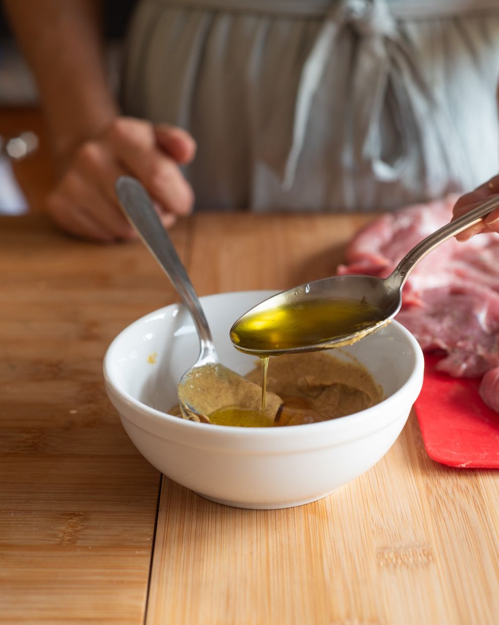 Χοιρινό ρολό με κυδώνια, κάστα και δαμάσκηνα