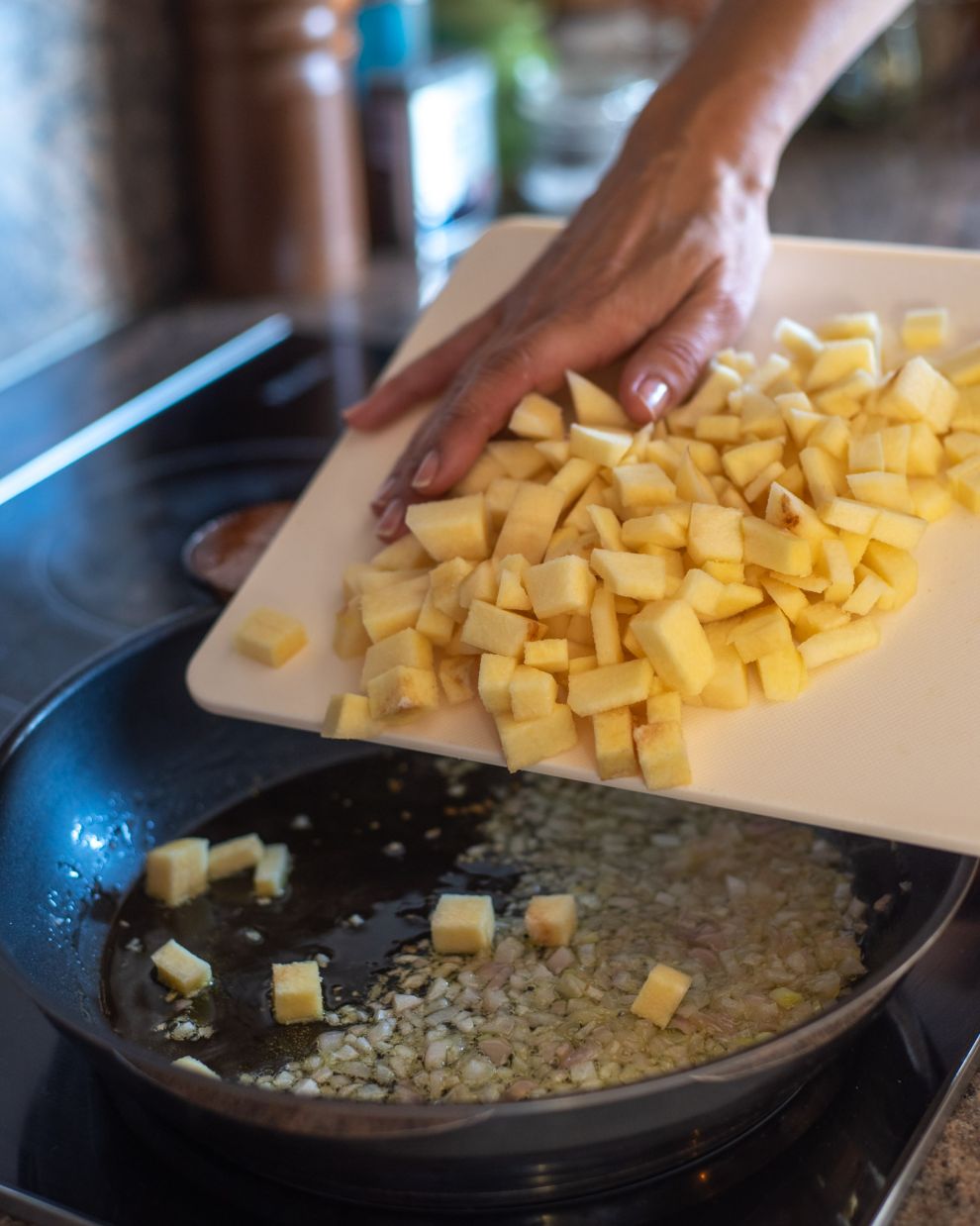 Χοιρινό ρολό με κυδώνια, κάστα και δαμάσκηνα