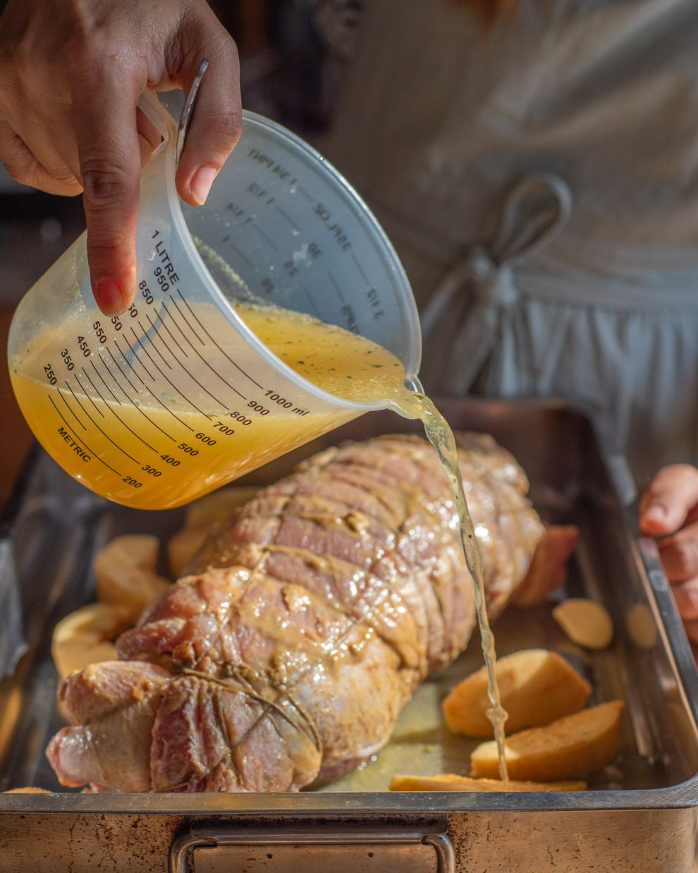 Χοιρινό ρολό με κυδώνια, κάστα και δαμάσκηνα