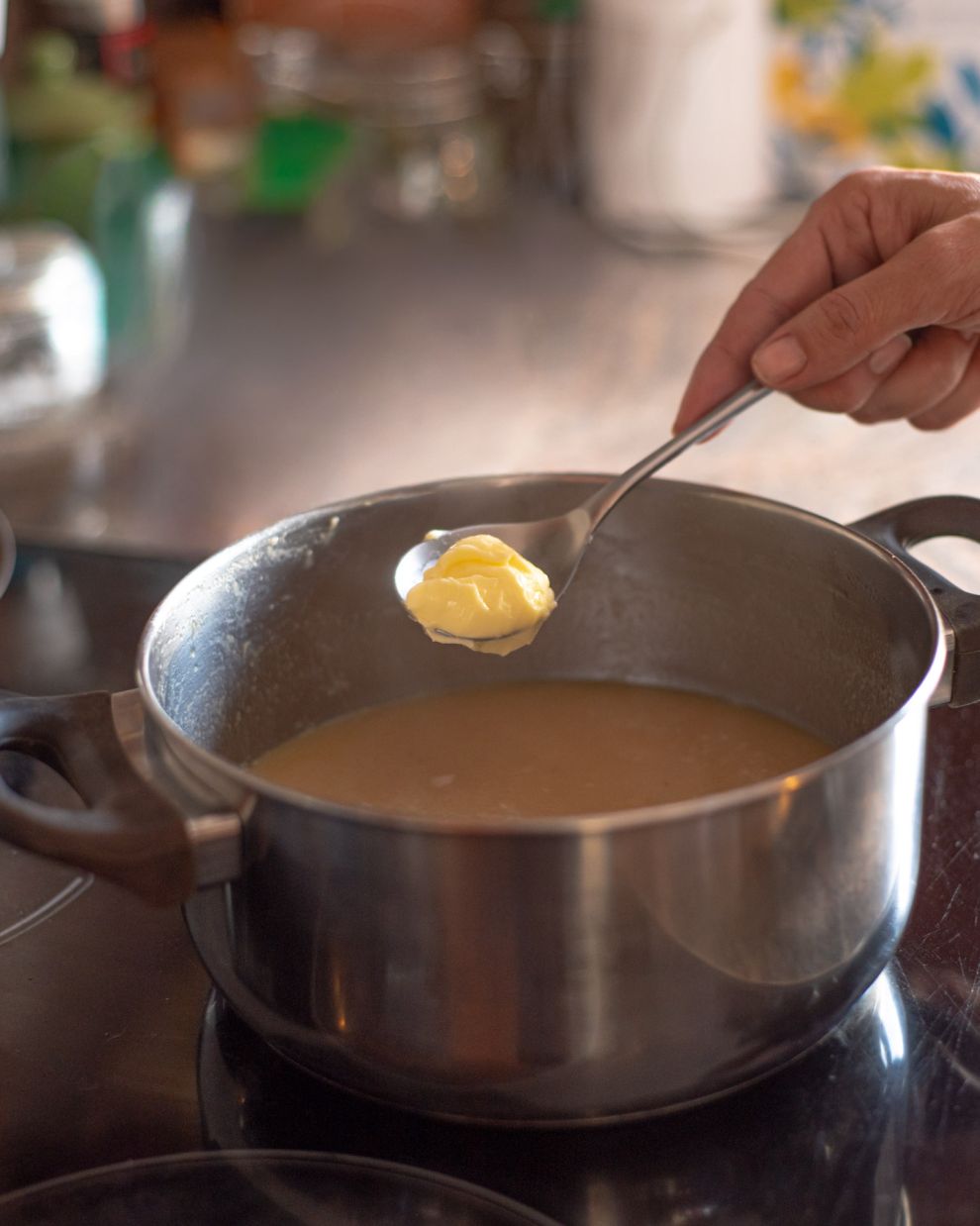 Χοιρινό ρολό με κυδώνια, κάστανα και δαμάσκηνα