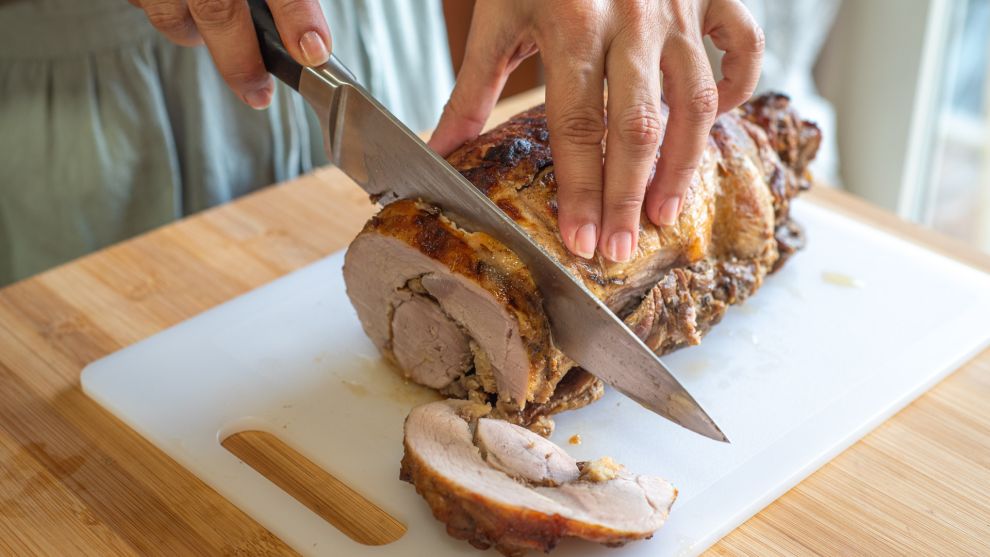 Χοιρινό ρολό με κυδώνια, κάστανα και δαμάσκηνα