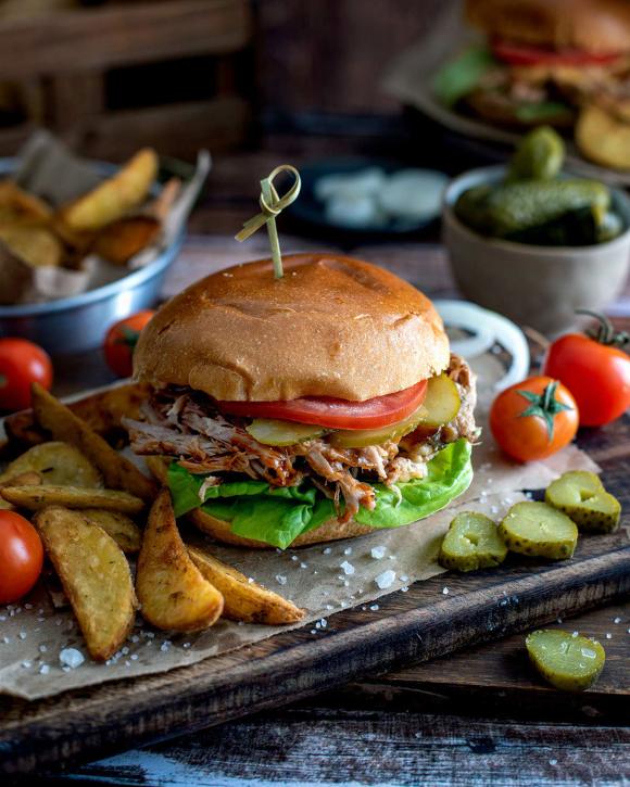 Pulled pork burger