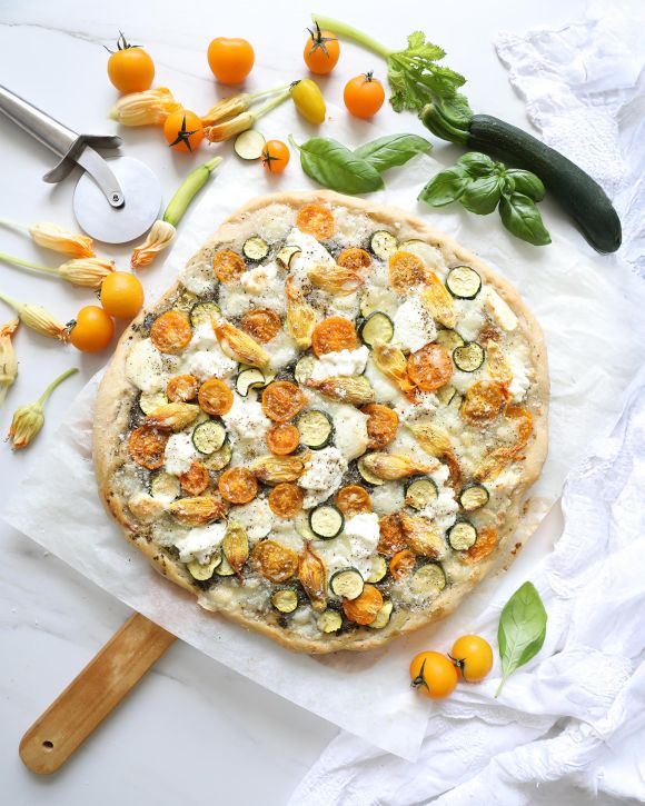 Πίτσα με κολοκυθοανθούς