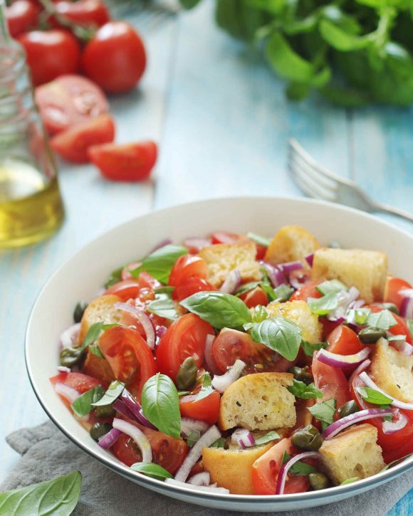 Σαλάτα panzanella (παντζανέλα)