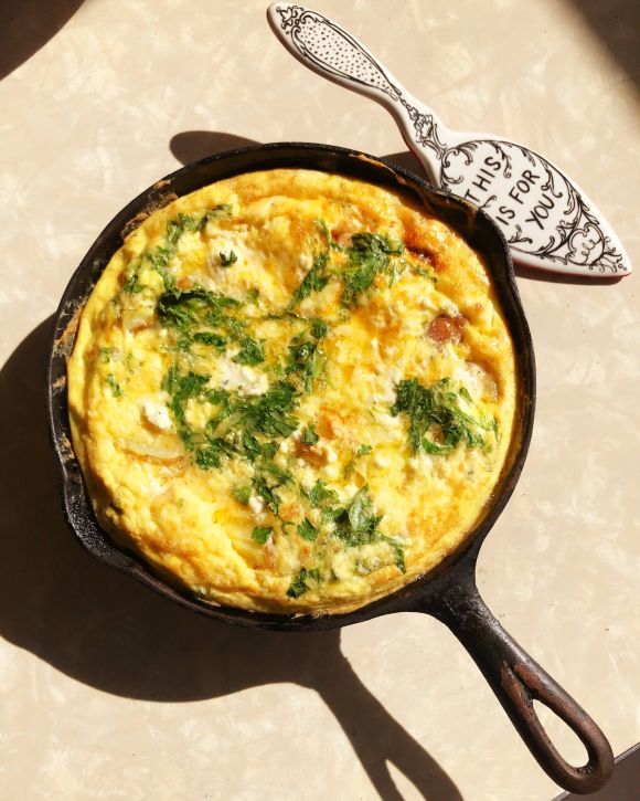 Φριτάτα με κρεμμύδια και τυριά