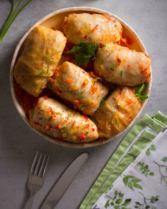 Λαχανοντολμάδες κοκκινιστοί  