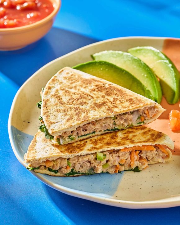 Quesadillas με τονοσαλάτα