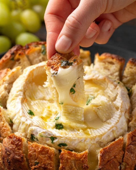 Ψητό καμαμπέρ μέσα σε ψωμί